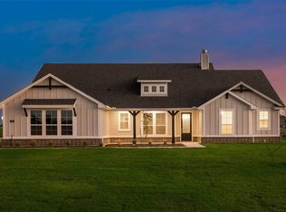 136 Steppes Ct, Decatur, TX 76234