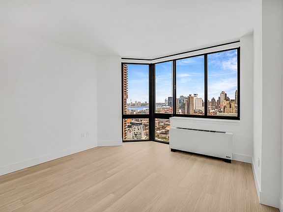 5th image of 420 W 42nd St APT 27E