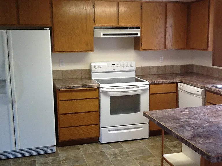 291 NE Maple Ave — Photo 2