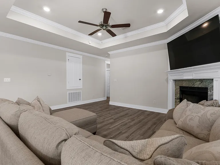 1048 Pheasant Cir — Photo 9