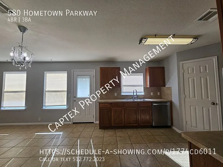 580 Hometown Pkwy — Photo 13