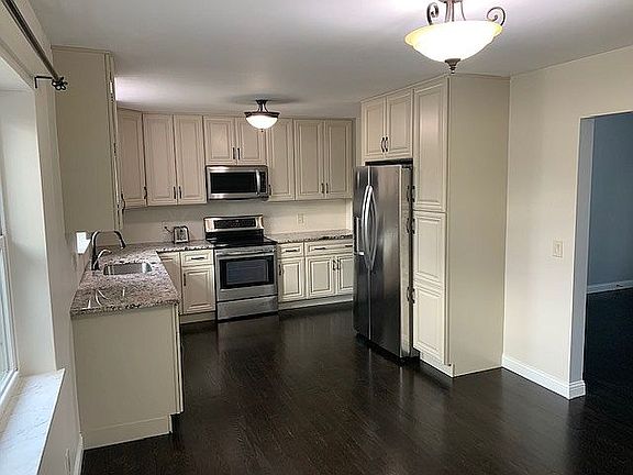 5th image of 912 Sunglow Dr