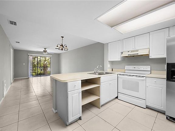 3rd image of 2700 Park Windsor DR #714