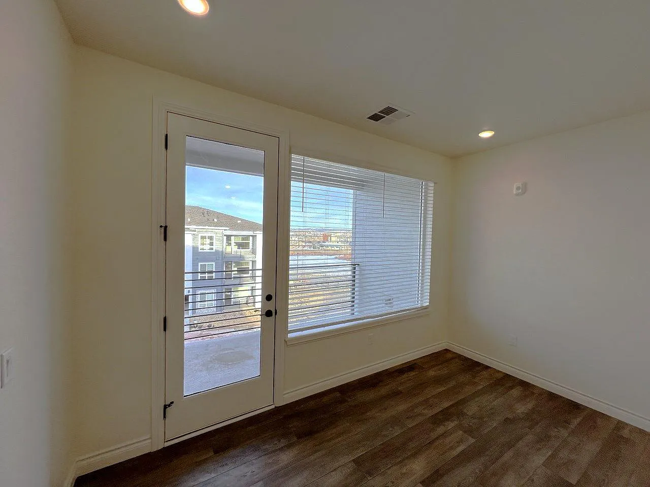 3 bed, 1264 sqft, $2,799 — Photo 4