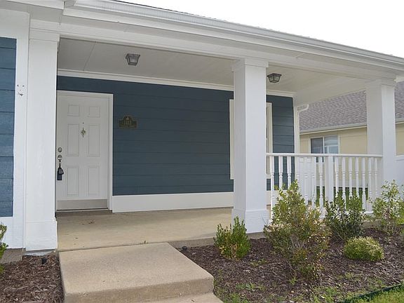 3rd image of 1413 Augusta Dr
