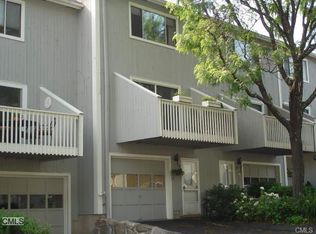 61 Stirrup Ln, Riverside, CT 06878