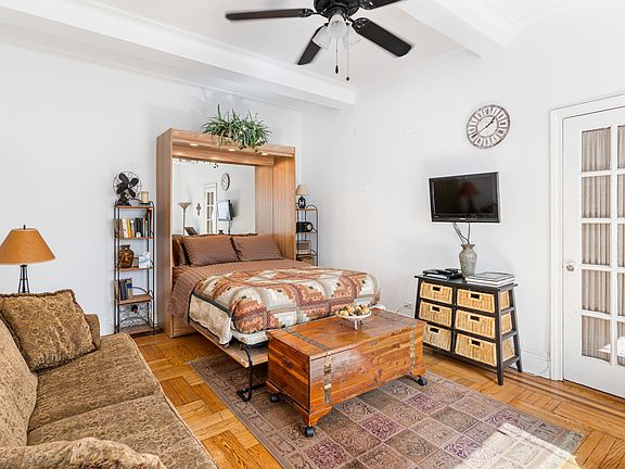3rd image of 310 W 72nd St APT 1B