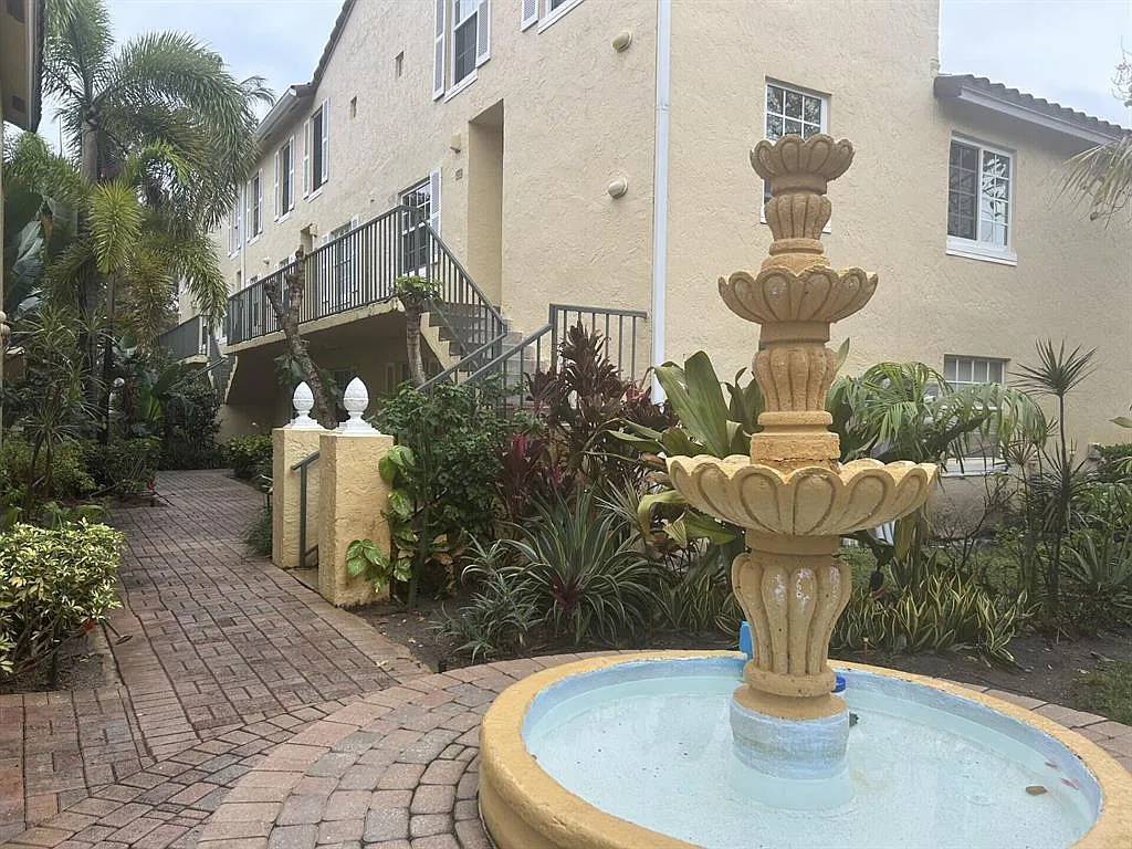 2 bed, 2.0 bath, 1206 sqft, $1,800 — Photo 4