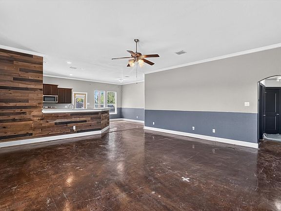 5th image of 104 Anthony Ln