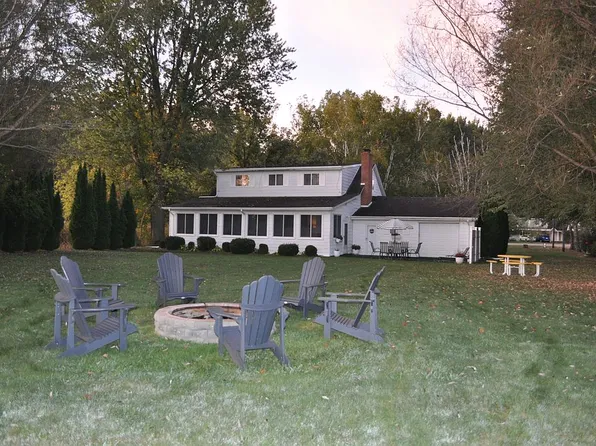 2080 N Channel Dr, Harsens Island, MI 48028