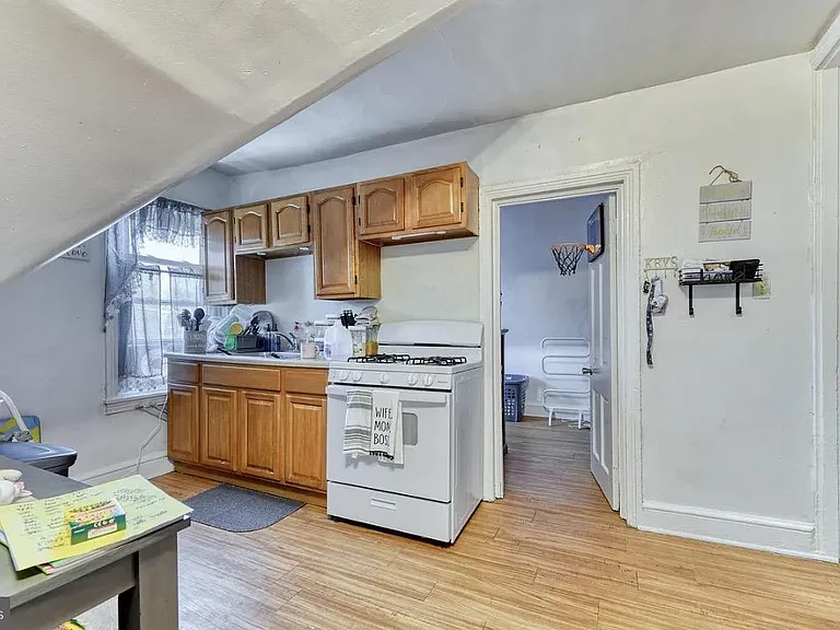 640 N 3rd St #3 — Photo 2