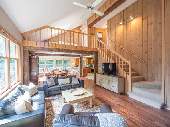 173 Howes Loop, Wilmington, VT 05363