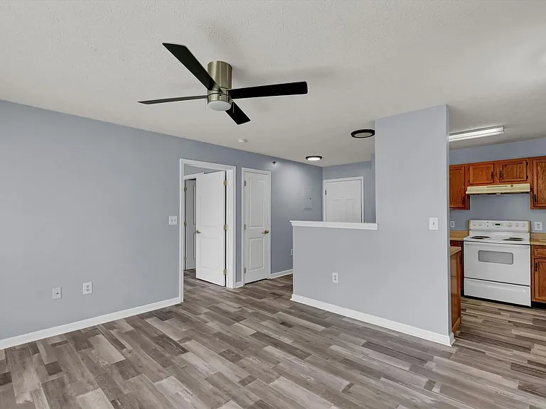 Rowan Place Apartments — Photo 37