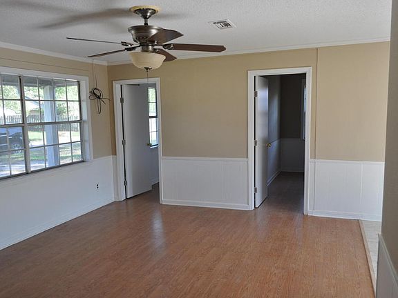 3rd image of 562 Shannon Dr