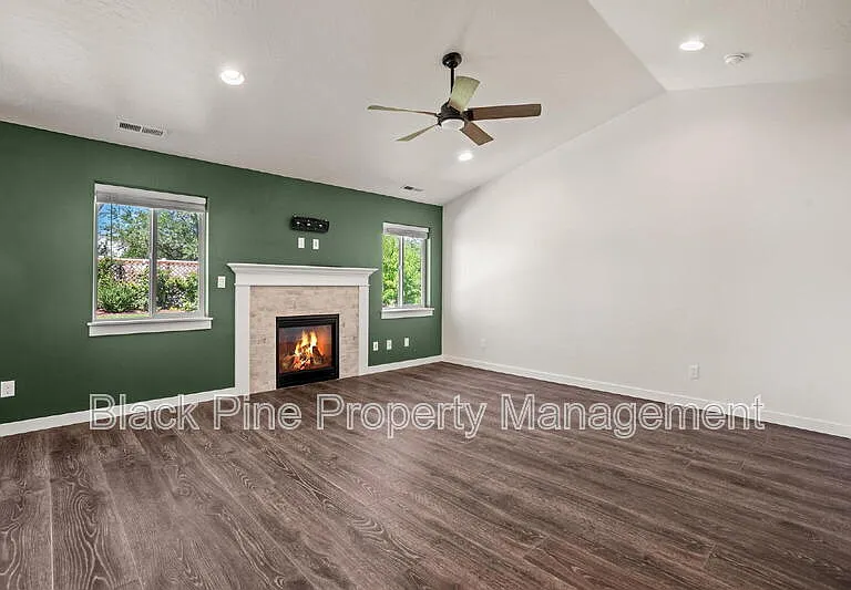 644 Stanley Lake St — Photo 12