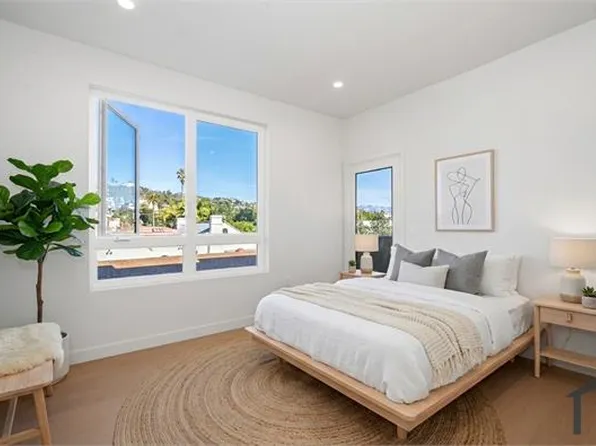 1717 Winona Blvd #302, Los Angeles, CA 90027
