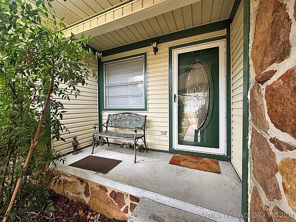 2nd image of 1009 S Owens Ave