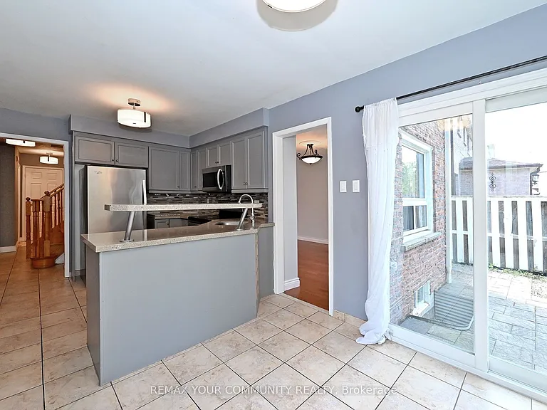 35 Dakin Dr — Photo 10