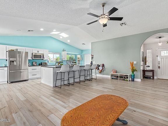 5th image of 2607 E Catalina Cir