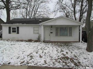 1406 Bush St, Pekin, IL 61554
