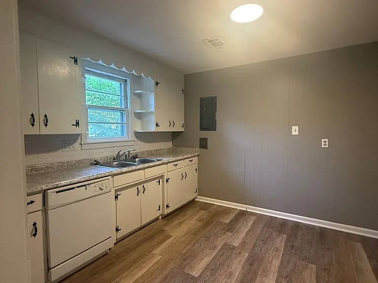 5123 School Ave — Photo 3