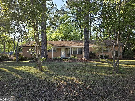 2nd image of 126 Honeysuckle Rd
