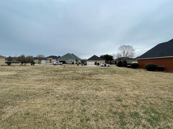 233 Stonegate Ln, Albany, GA 31721