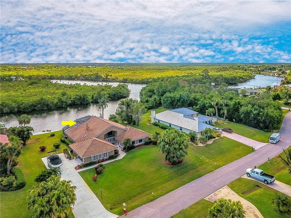 1st image of 621 SE Hidden River Dr