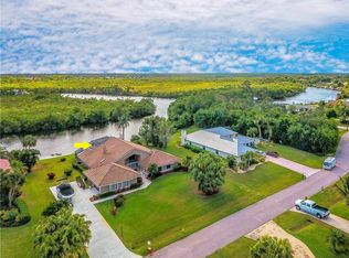 621 SE Hidden River Dr, Port Saint Lucie, FL 34983