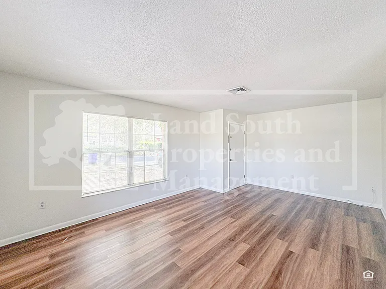 420 Allamanda Dr — Photo 4