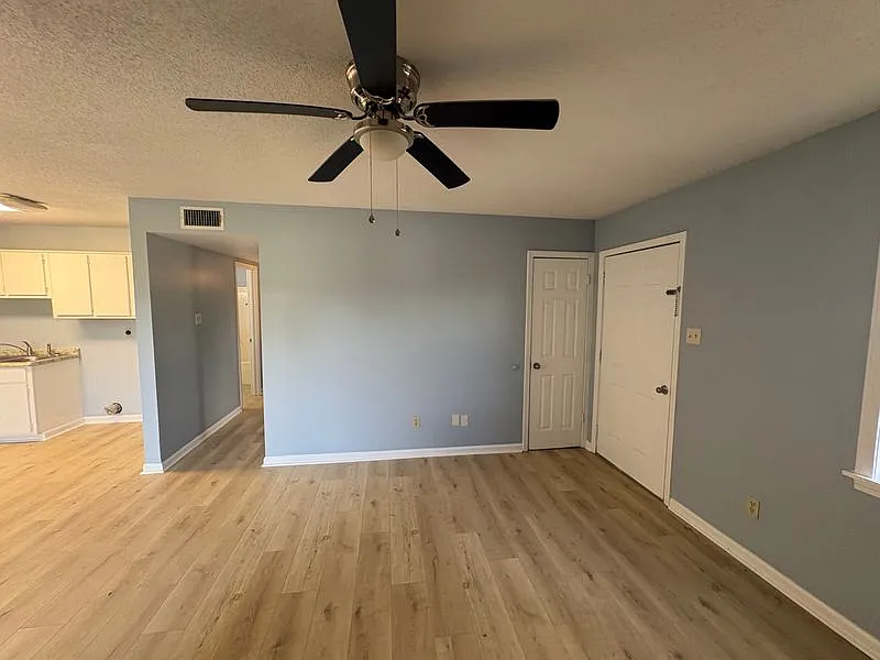 Charming 3-Bed, 1-Bath Home for Rent — Photo 4