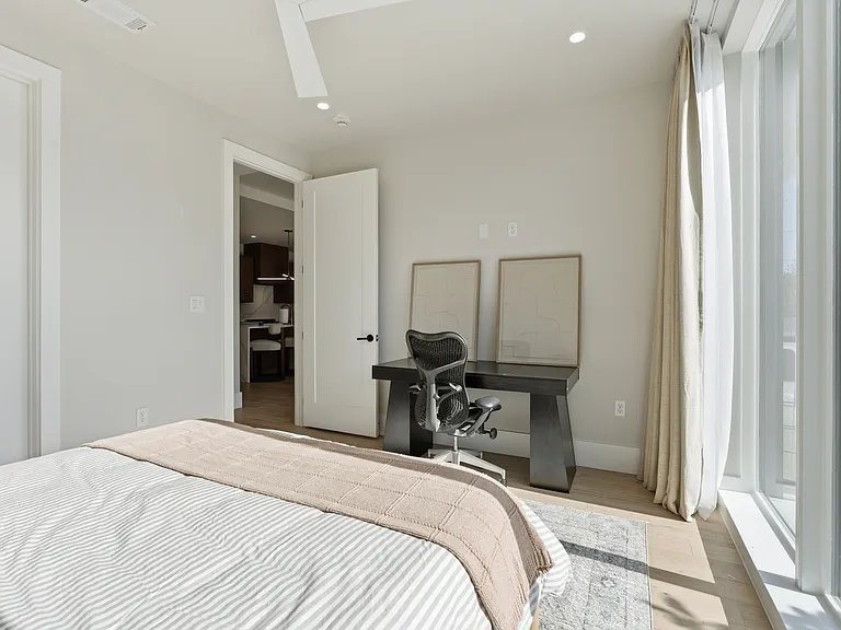 321 31st Ave N #105 — Photo 17