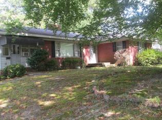 906 N Smithwick St, Williamston, NC 27892