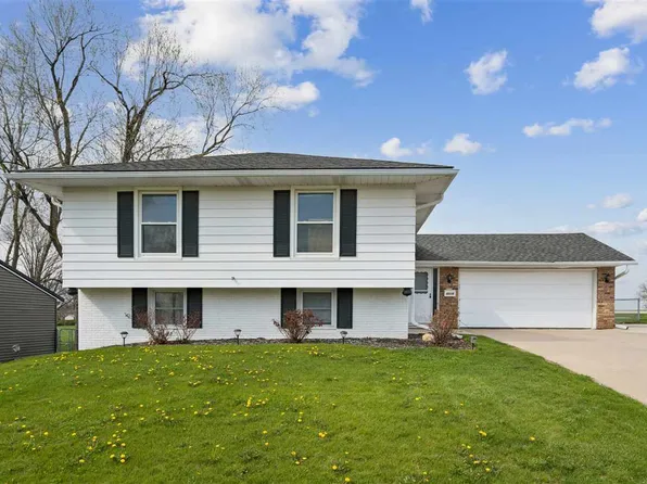 6016 Sharon Ln NW, Cedar Rapids, IA 52405