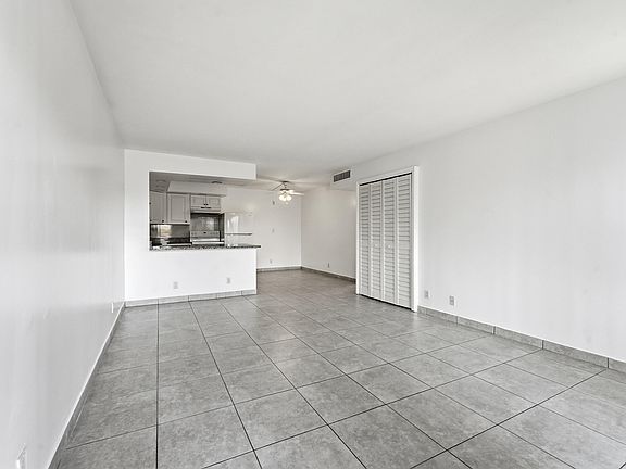3rd image of 2671 Riverside Dr APT 1