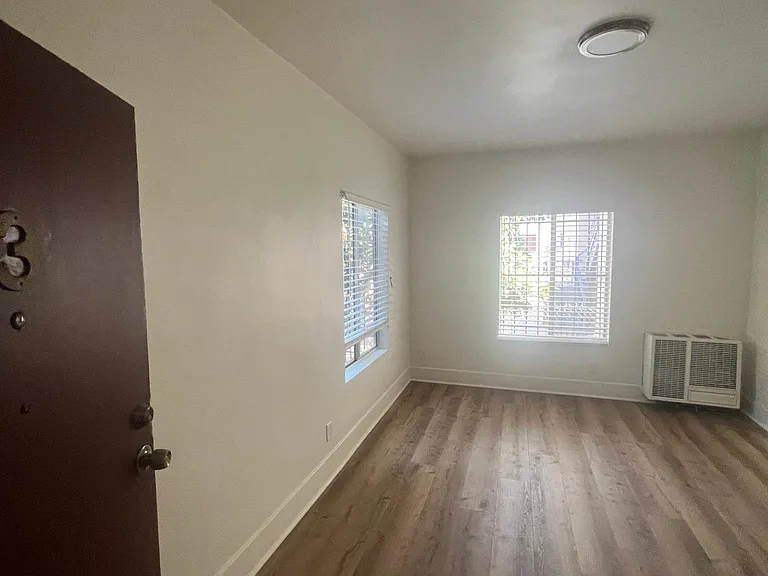 1927 Bonsallo Ave #3 — Photo 11
