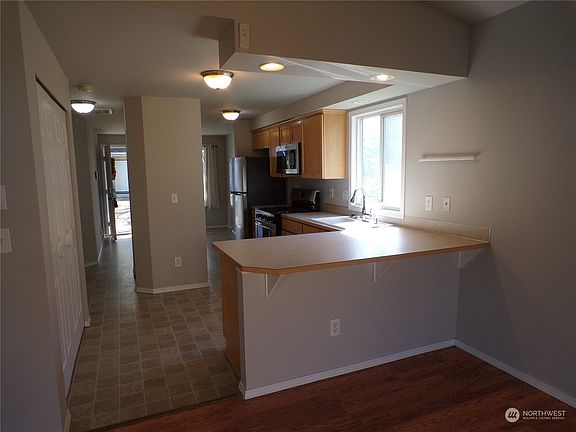 4th image of 4416 148th Street NE