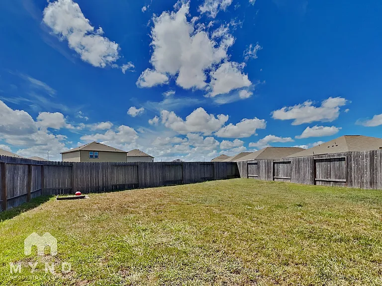 1056 Banyon Tree Ln — Photo 16