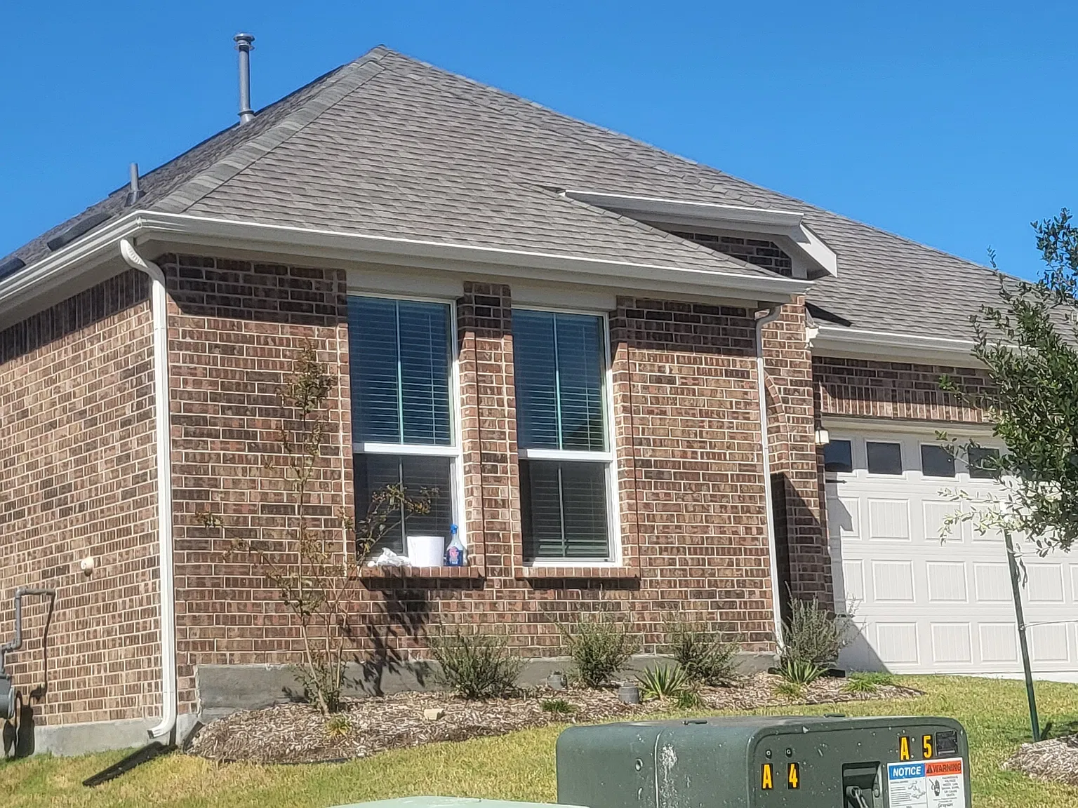 4 bed, 2100 sqft, $2,450 — Photo 2