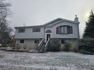 625 Golden Eagle Dr, Saylorsburg, PA 18353
