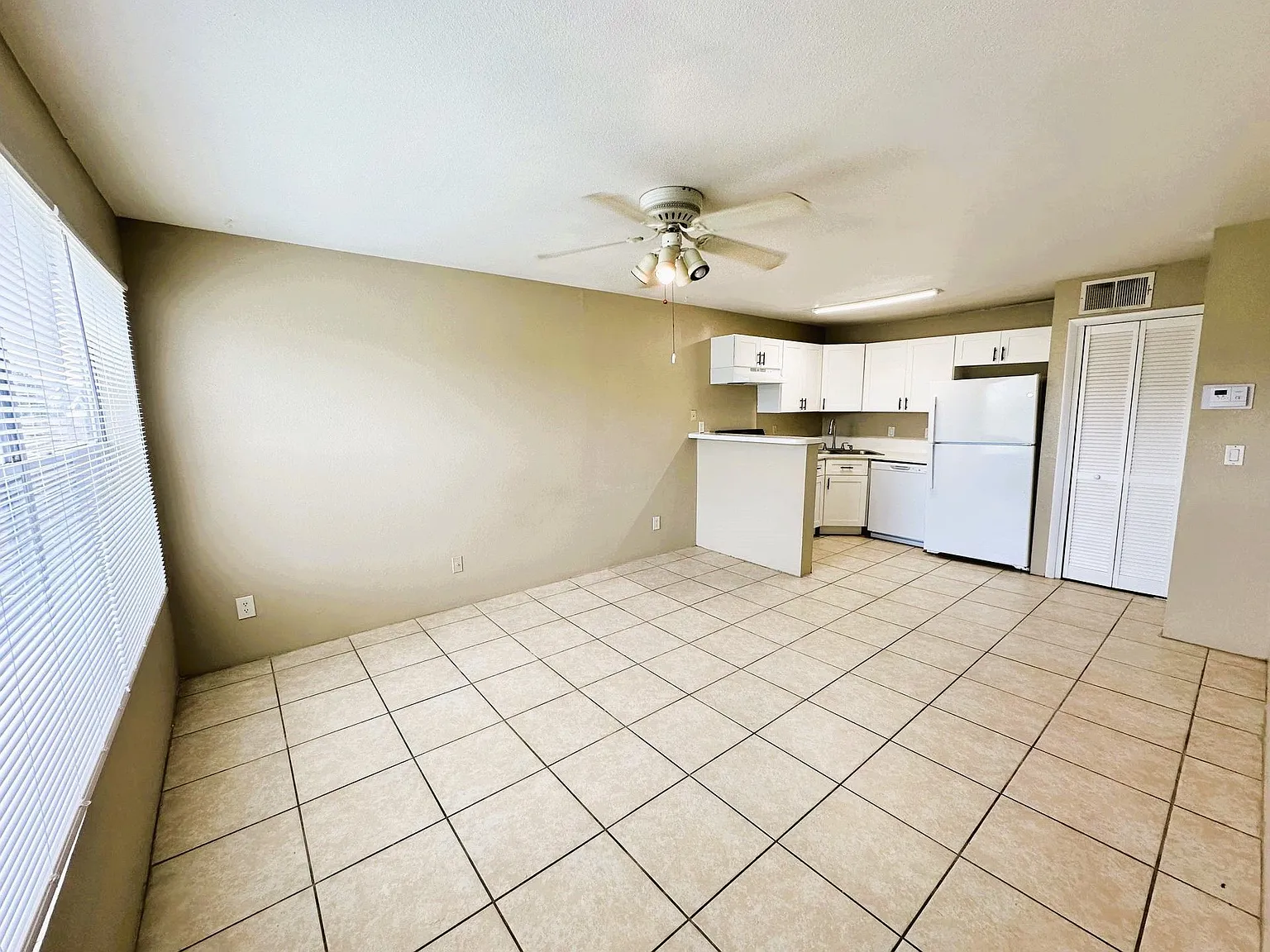 Walden 4760 — Photo 2