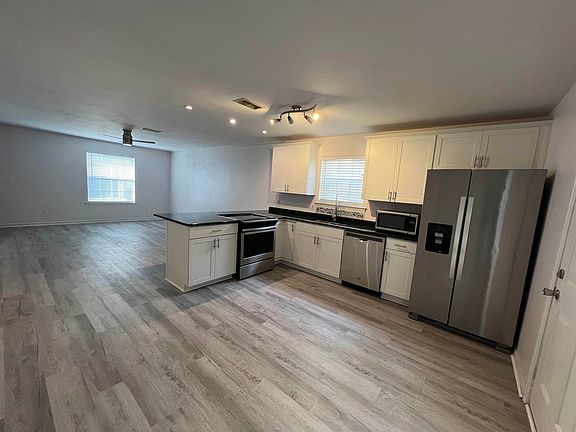 2nd image of 3057 Camelliawood Cir E