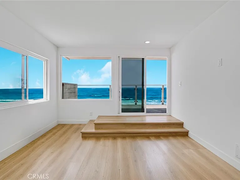 3600 The Strand #C — Photo 2