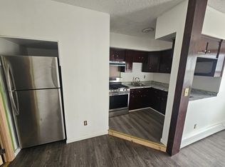 374 Hope St #1N, Fall River, MA 02721