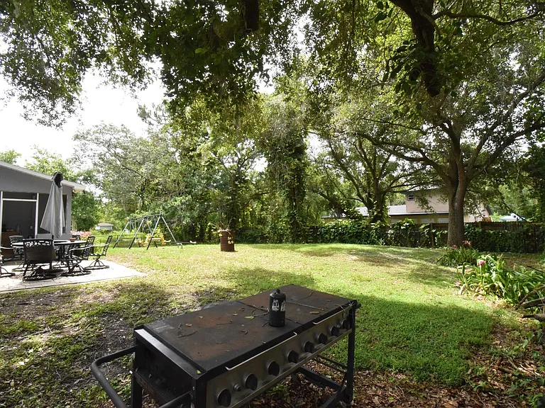 4854 Lark Dr — Photo 9