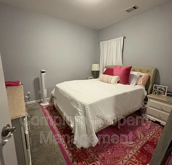 109 Oxmoor Place Cir — Photo 3
