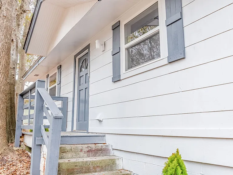 80 Menefee St — Photo 3