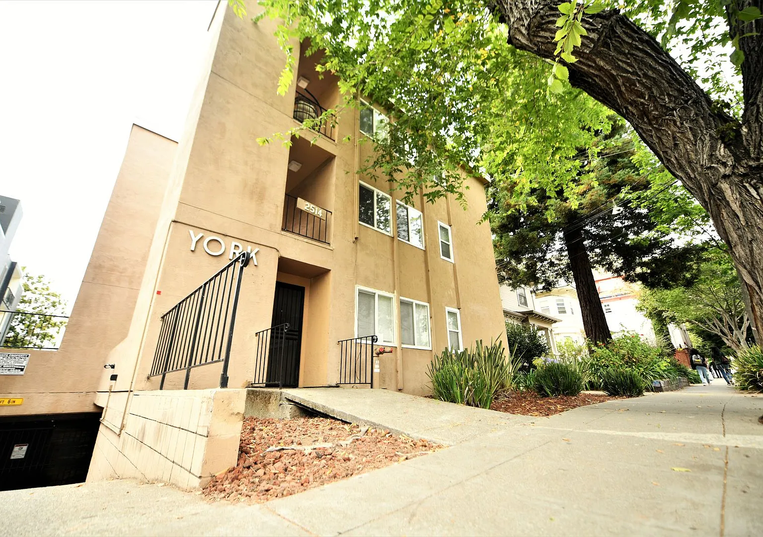 2514 College Avenue - Berkeley — Photo 1