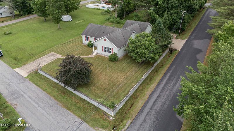 3rd image of 102 Lake Drive
