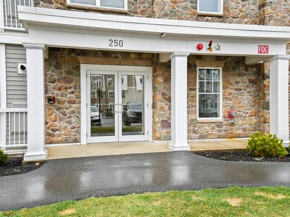 250 Martins Lndg #103, North Reading, MA 01864